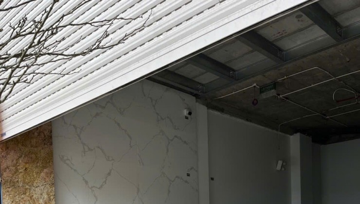 CC cần cho thuê MBKD SHOWROOM MP Lạc Long Quân, Tây Hồ, 150m2, 7 tầng, MT 6m, 1 hầm, 200 Triệu